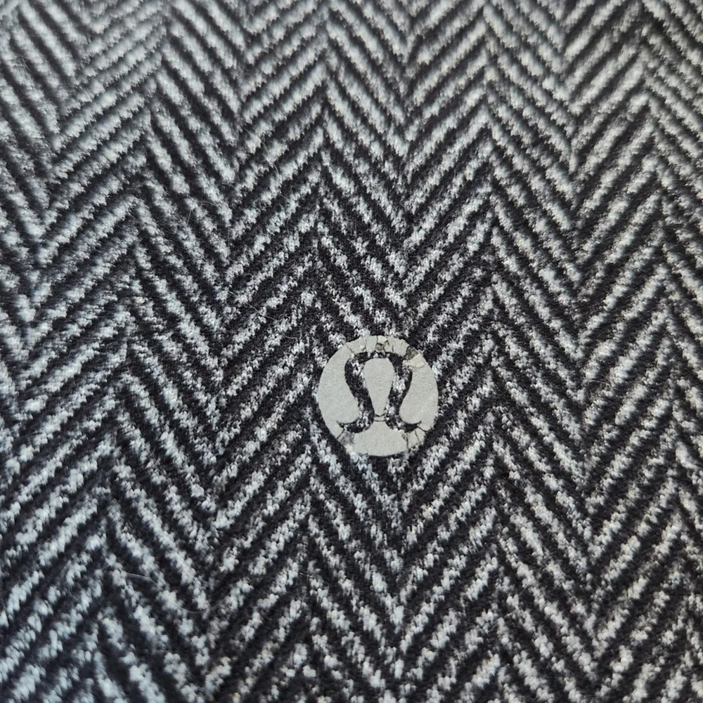 lululemon athletica fit holes